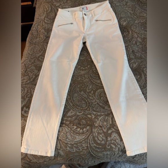 CAbi Denim - CAbi Zip Curvy Skinny Jean White Womens size 12 Style #5317. Stretch Pockets